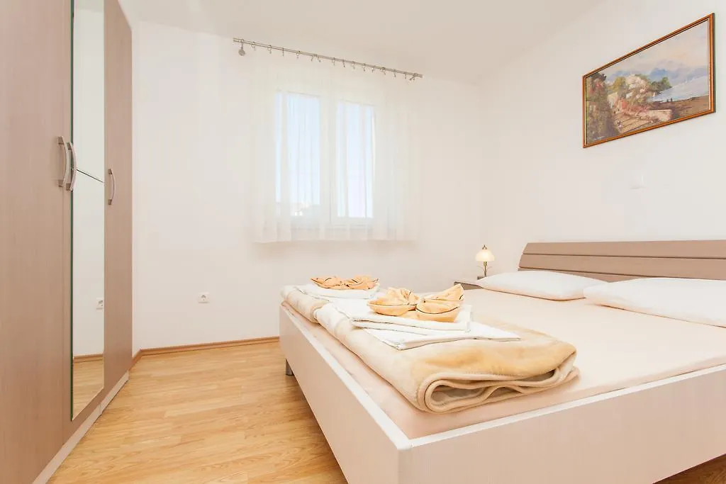 Apartments Mia Baška 0*,